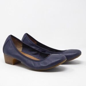 Born Navy Blue Leather Low Block Heel Round Toe Pumps Shoes 6.5 M D92334